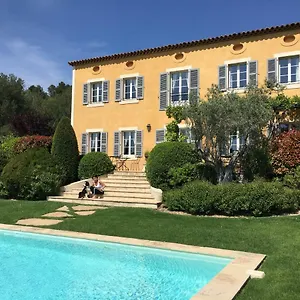 https://la-bastide-tara.fr-provencehotel.com